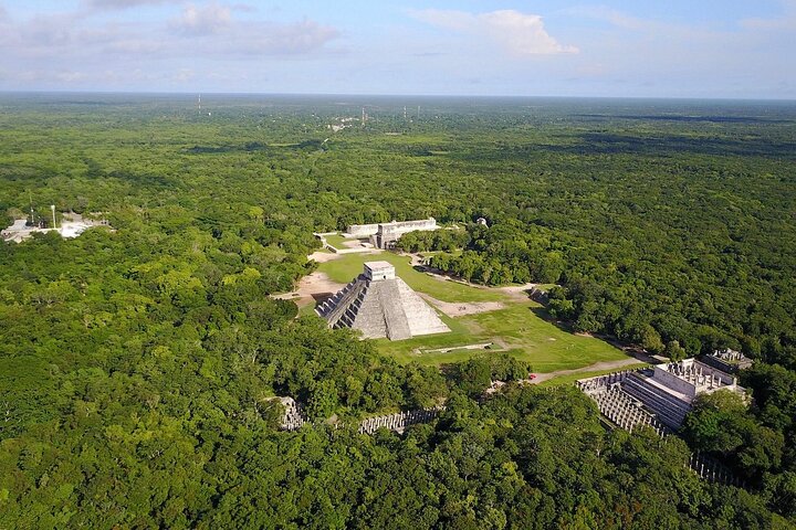 Chichen Itza : Walking Tour with Expert Guide + Skip-the-Line
