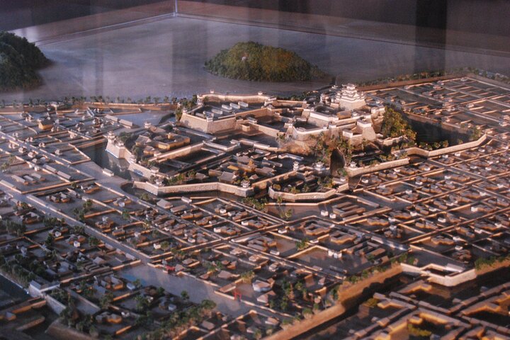 Explore Himeji Castle a Guided Walking Tour