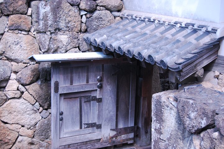 Explore Himeji Castle a Guided Walking Tour