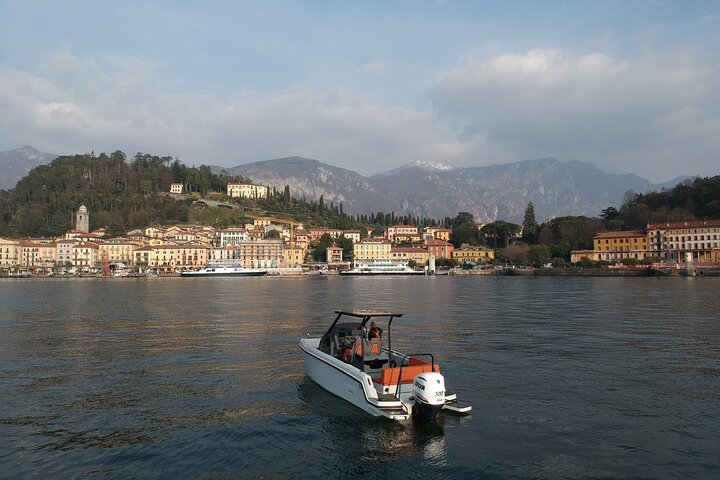 4-hour shared boat tour with landing in Bellagio and Varenna