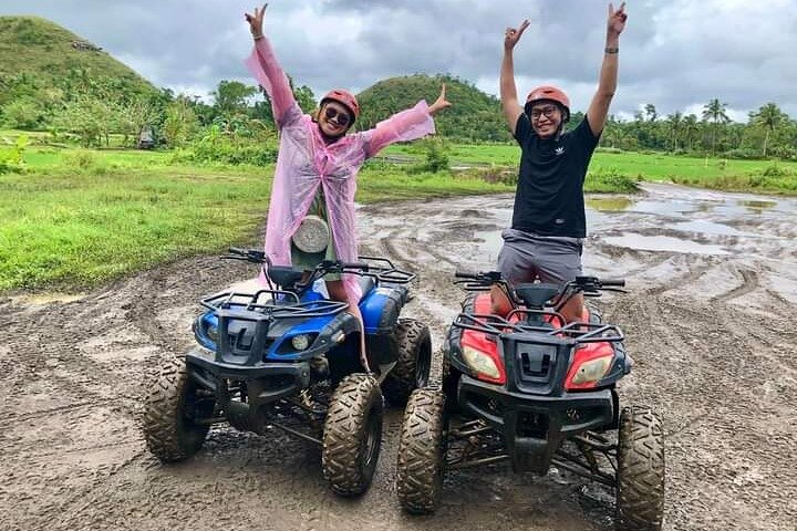 Chocolate Hills and Tarsier Day Tour in Bohol