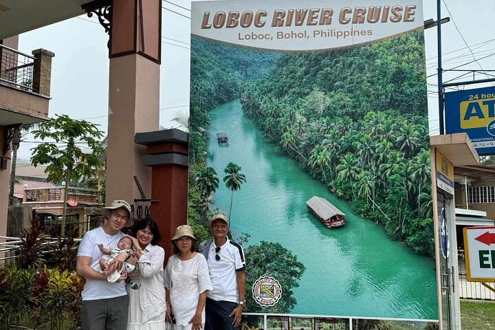 Chocolate Hills and Tarsier Day Tour in Bohol