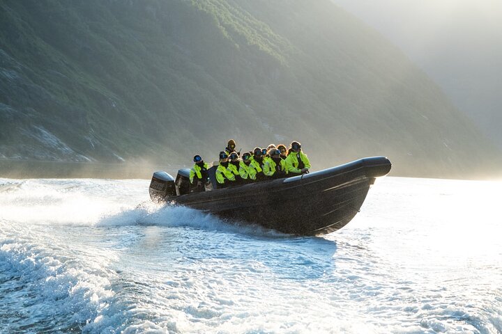 Geiranger: RIB Fjordsafari Geirangefjord