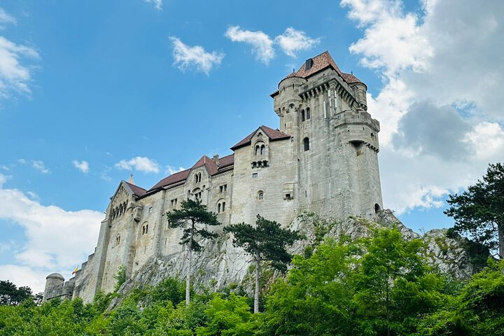 Vienna : Vienna Forest Tour with Underground Lake and Wine Tasting