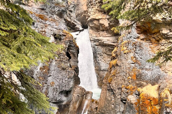 Lake Louise, Moraine , Emerald & Banff Town ,Johnston Canyon Tour