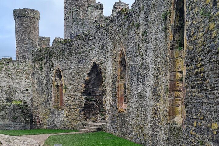 Open Group Guided Tour of Conwy Castle with an Official Guide