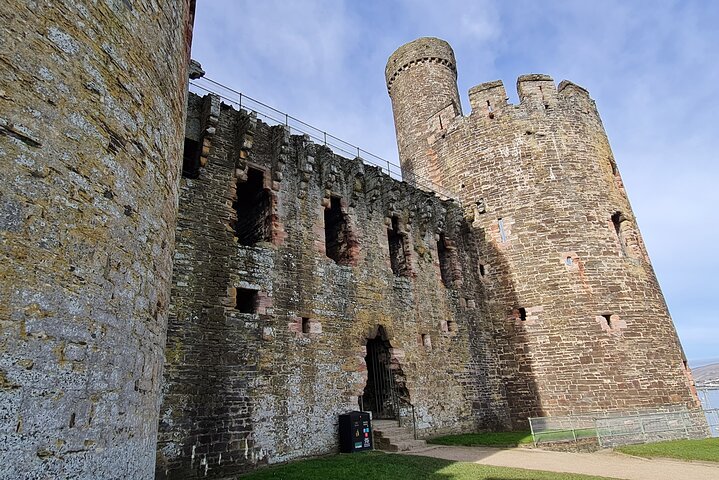 Open Group Guided Tour of Conwy Castle with an Official Guide