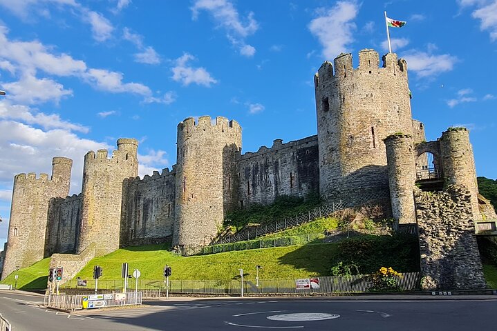 Open Group Guided Tour of Conwy Castle with an Official Guide