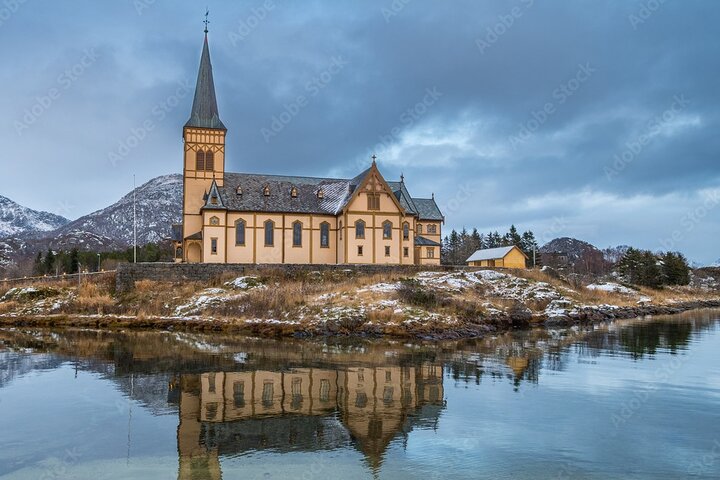 Lofoten Highlights Photo Tour - Henningsvær & Haukland