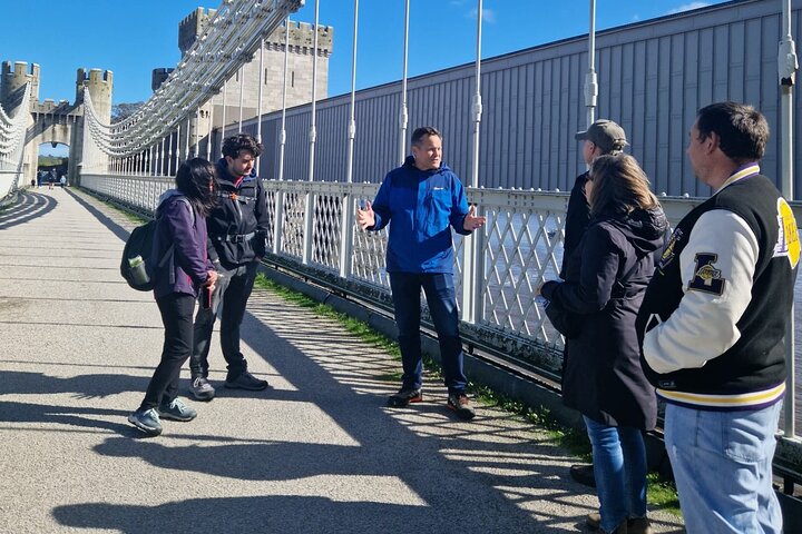 Conwy Town & Castle exterior open group tour with official guide