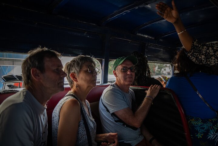 Dakar in 3h: Full tour by traditional fast coach