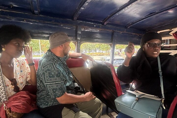 Dakar in 3h: Full tour by traditional fast coach