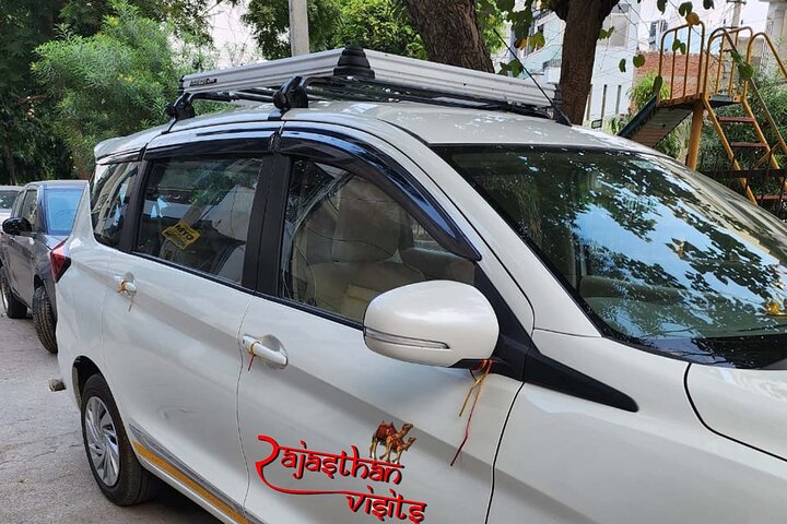 Private One-Way Transfer: Jodhpur to Jaisalmer by AC Car