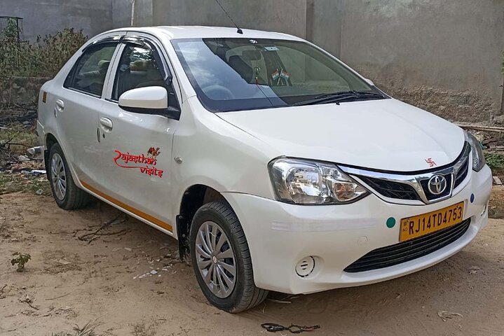Private One-Way Transfer: Jodhpur to Jaisalmer by AC Car
