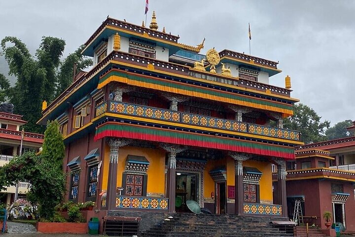 Pokhara To Kathmandu Private Tour with Luxuries Car and Jeep