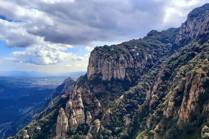 Barcelona to Montserrat Monastery: Tour, Transfers & Basilica