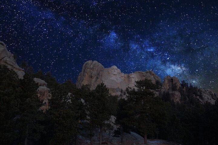 Mt Rushmore Night Ceremony and Tour - with Tunnels and Stargazing