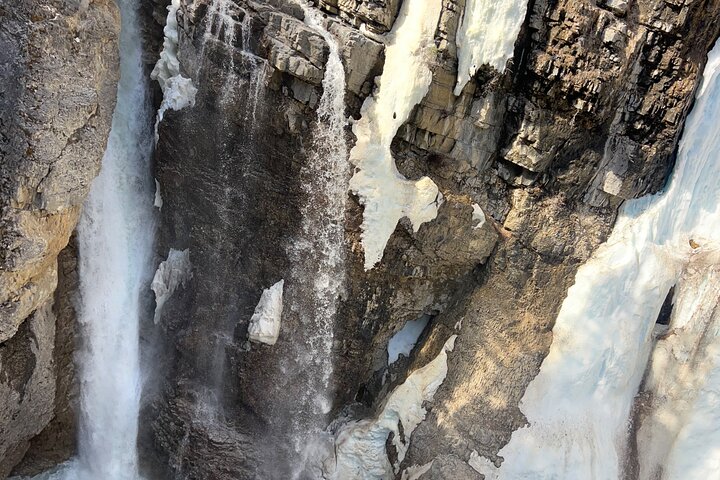 Lake Louise, Moraine , Emerald & Banff Town ,Johnston Canyon Tour