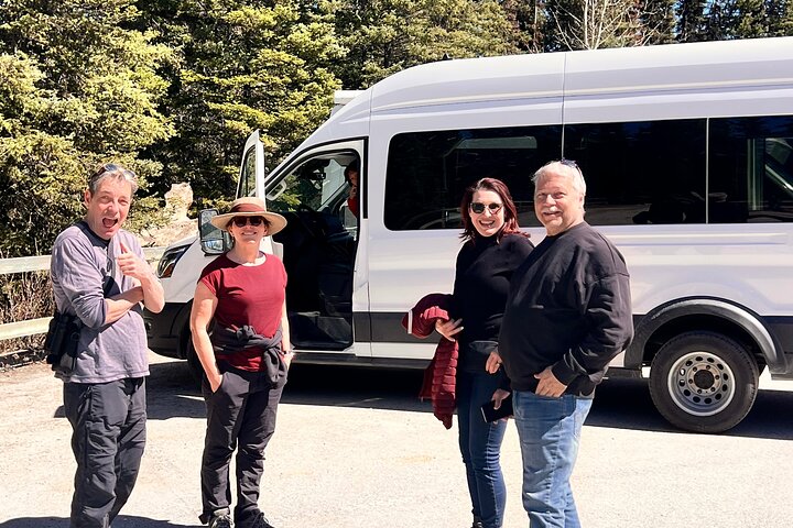 Lake Louise, Moraine , Emerald & Banff Town ,Johnston Canyon Tour