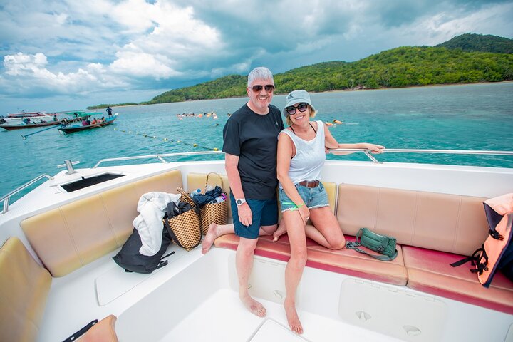 Pink Dolphin and Pig Island Snorkeling Tour from Koh Samui