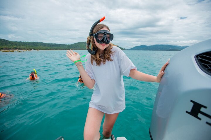Pink Dolphin and Pig Island Snorkeling Tour from Koh Samui