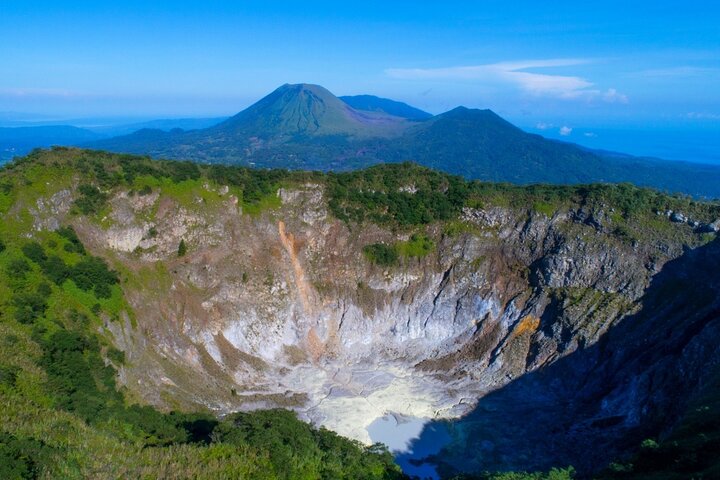 Trekking Mount Lokon and Mount Mahawu including lunch