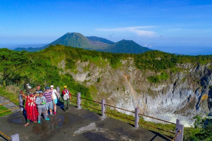 Trekking Mount Lokon and Mount Mahawu including lunch