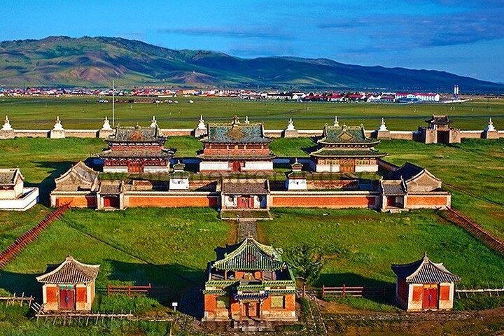 Semi Gobi / Kharkorum overnight trip (nomadic family stay)