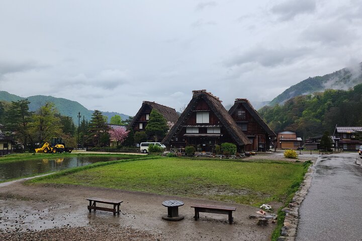 ENGLISH SPEAKING GUIDE - Private Half-Day Tour to Shirakawago