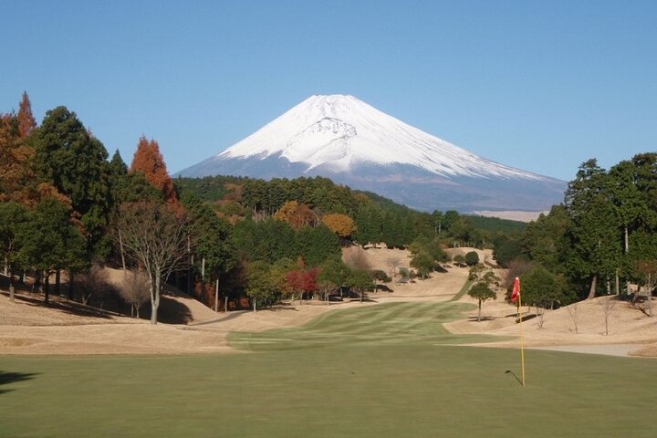 Mt Fuji Private Golf Trip with English guide from Tokyo.