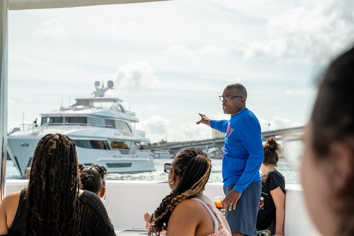 Nassau Swimming Pigs: Snorkeling, Lunch & Private Beach Club
