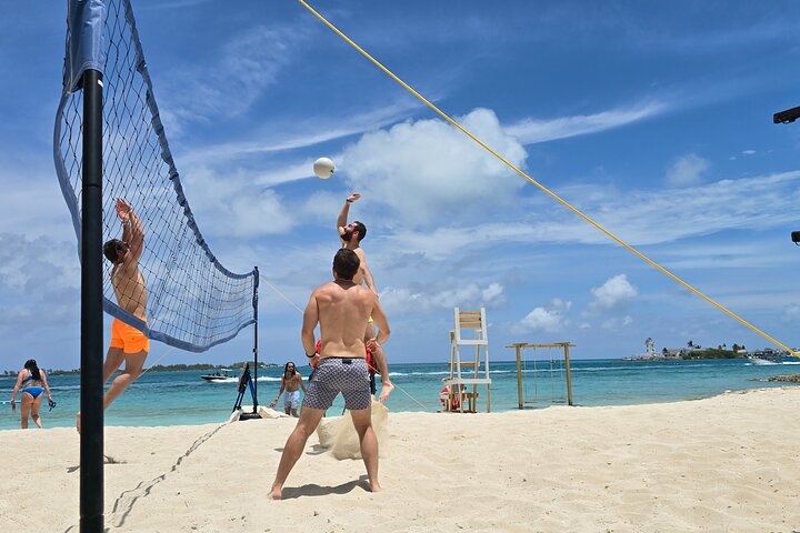 Nassau Swimming Pigs: Snorkeling, Lunch & Private Beach Club