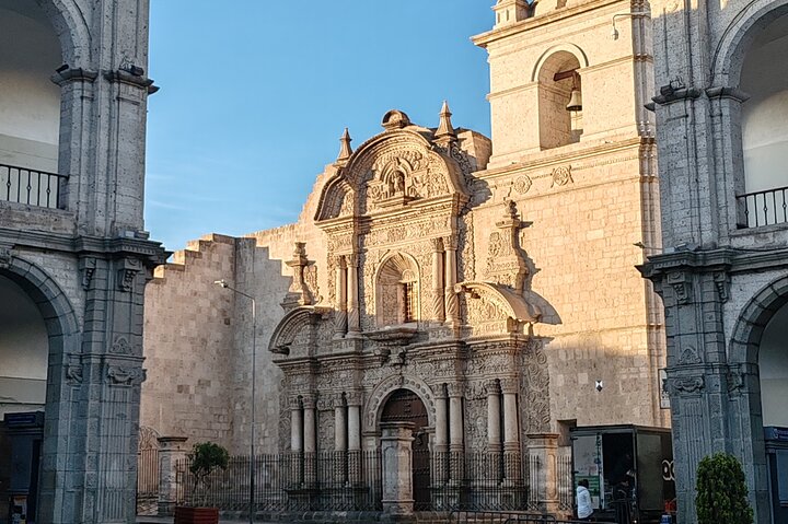 Guided tour of the city of Arequipa in private service