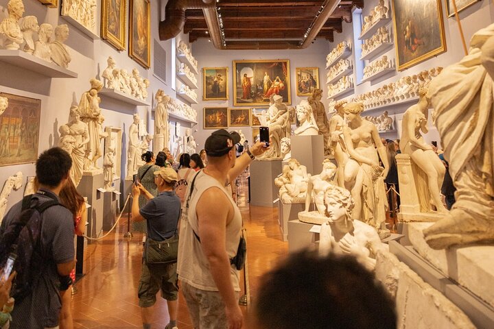 Florence Accademia Gallery Tour & Skip-the-Line Tickets Included