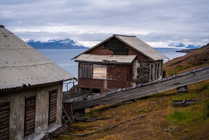 From Longyearbyen photo tour: Mysterious Barentsburg