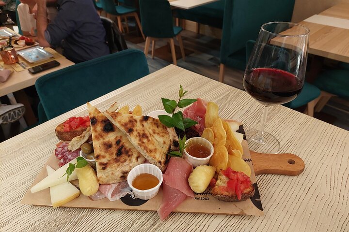 Cagliari: A Full Meal Sardinian Food Tour with Do Eat Better
