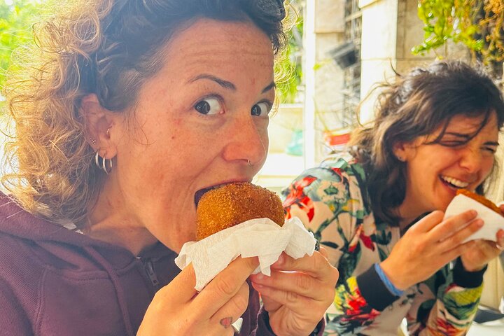 Taormina: Sicilian Street Food & Wine Tour by Do Eat Better
