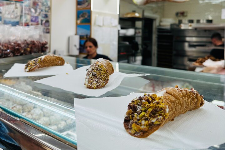 Taormina: Sicilian Street Food & Wine Tour by Do Eat Better