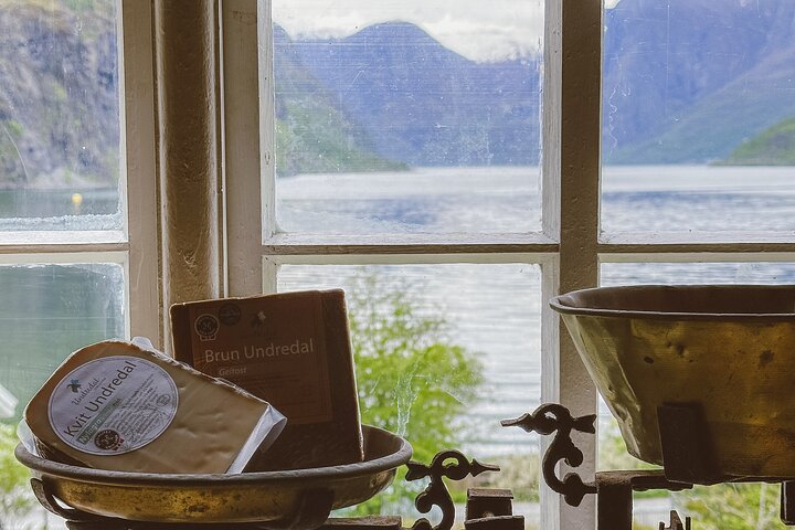 Taste of the Fjord Guided Food Tasting Experience in Flåm