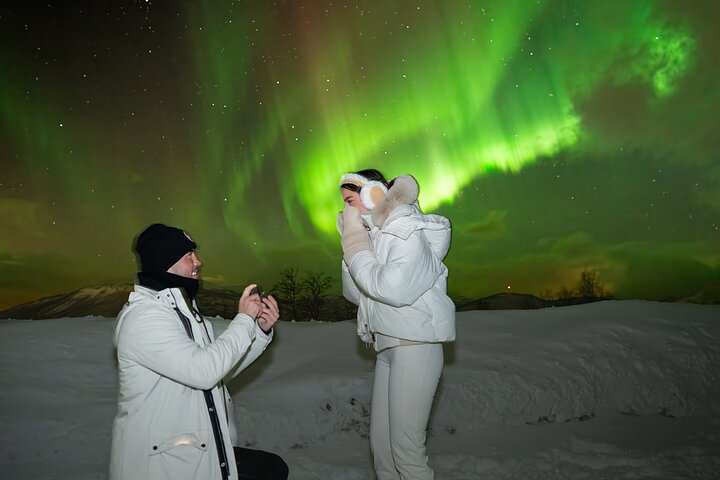 Northern Lights Tour with Local Guide and Photos