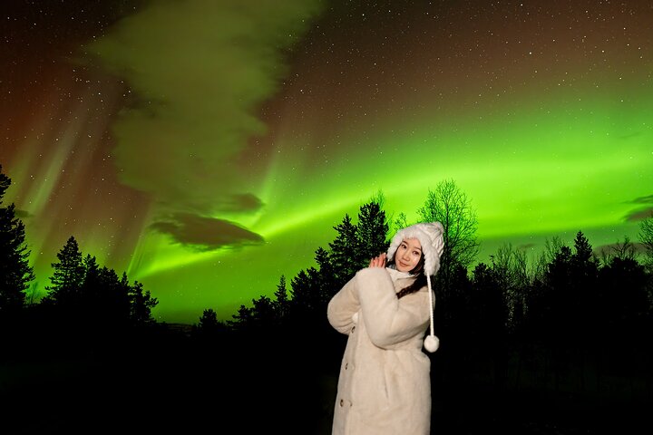 Northern Lights Tour with Local Guide and Photos