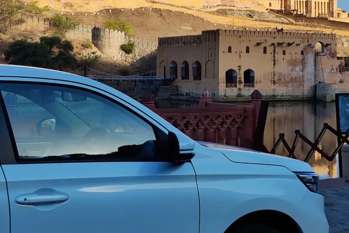 Jodhpur to Udaipur Hotel One-Way Private Chauffeur Service
