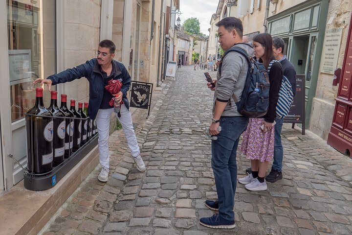 Saint-Émilion day tour: village visit, Châteaux and lunch
