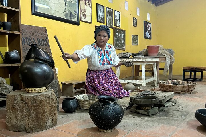 Monte Alban for 3hrs, Black Pottery and Alebrijes with Admissions