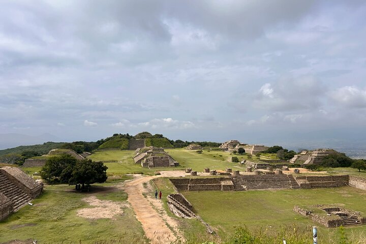 Monte Alban for 3hrs, Black Pottery and Alebrijes with Admissions