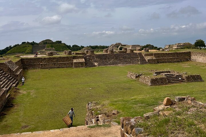 Monte Alban for 3hrs, Black Pottery and Alebrijes with Admissions