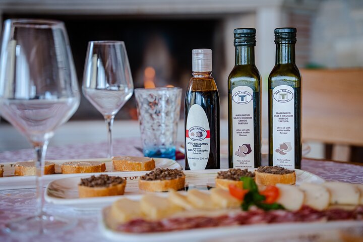 Truffle Hunting and 3-course Truffle Brunch in Motovun