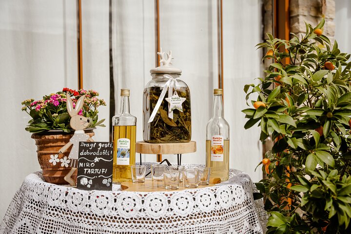 Truffle Hunting and 3-course Truffle Brunch in Motovun