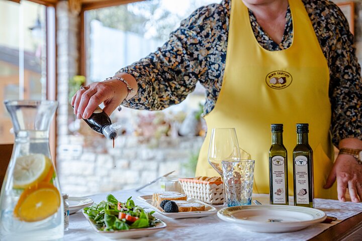 Truffle Hunting and 3-course Truffle Brunch in Motovun