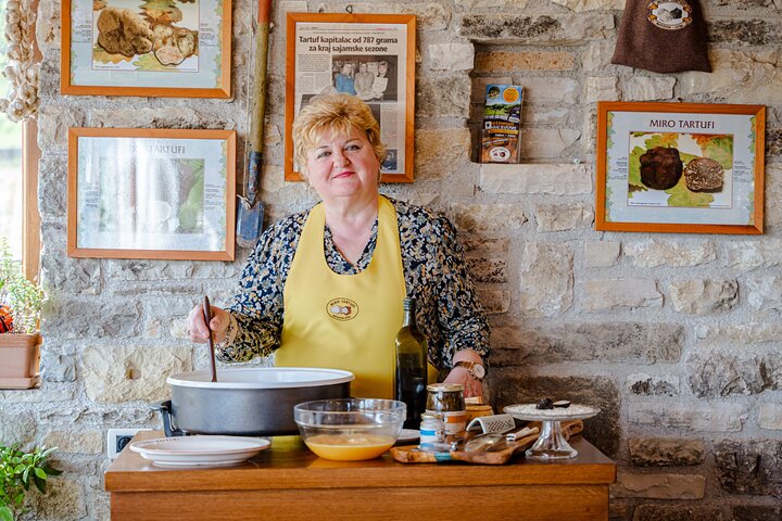 Truffle Hunting and 3-course Truffle Brunch in Motovun